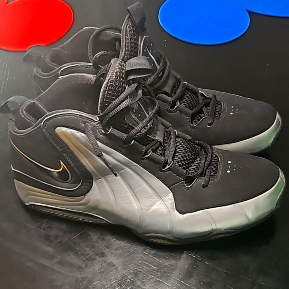 Basketball shoes
